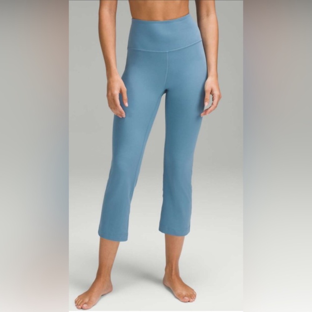 Lululemon Groove Super-High-Rise Crop 23" *Nulu
Utility Blue size 10